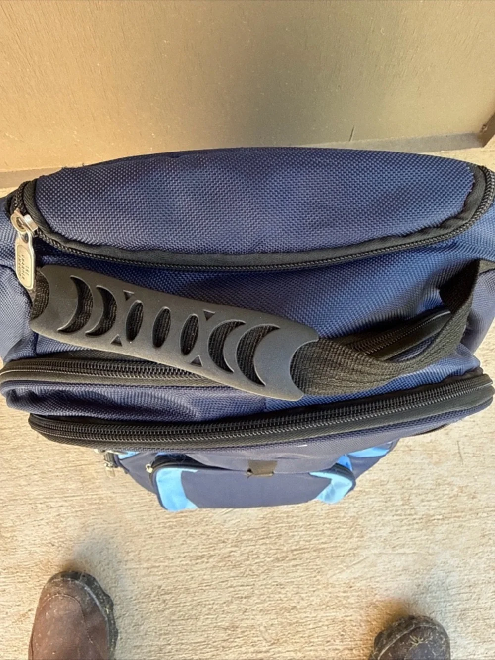 Sharper Image Rolling Navy and Light Blue Backpack Retractable Handle & wheels